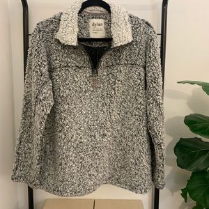 Dylan True Grit 1/4 zip fleece - size small